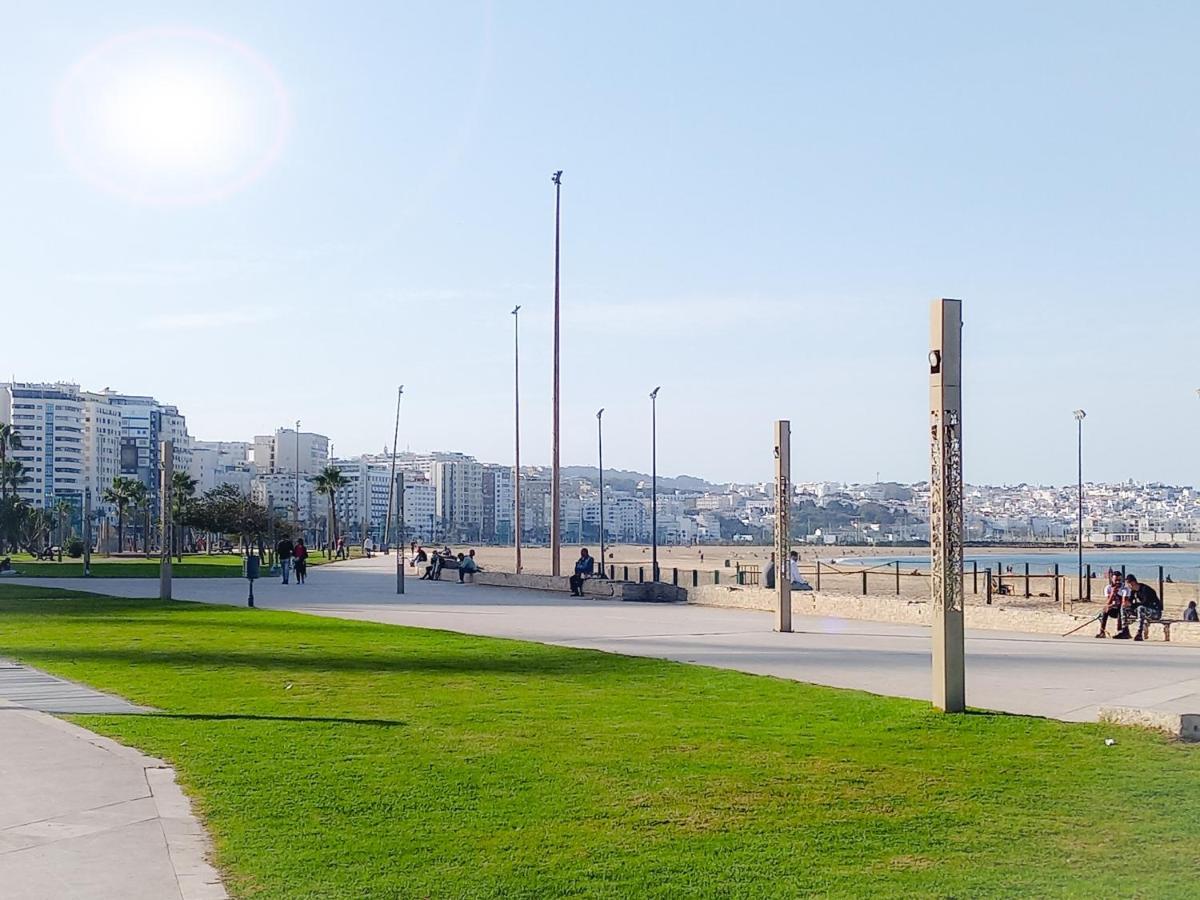 Amazing Appartement Au Centre Ville En Face Hilton & Gare Train De Tgv De Tanger Tangier Exterior photo