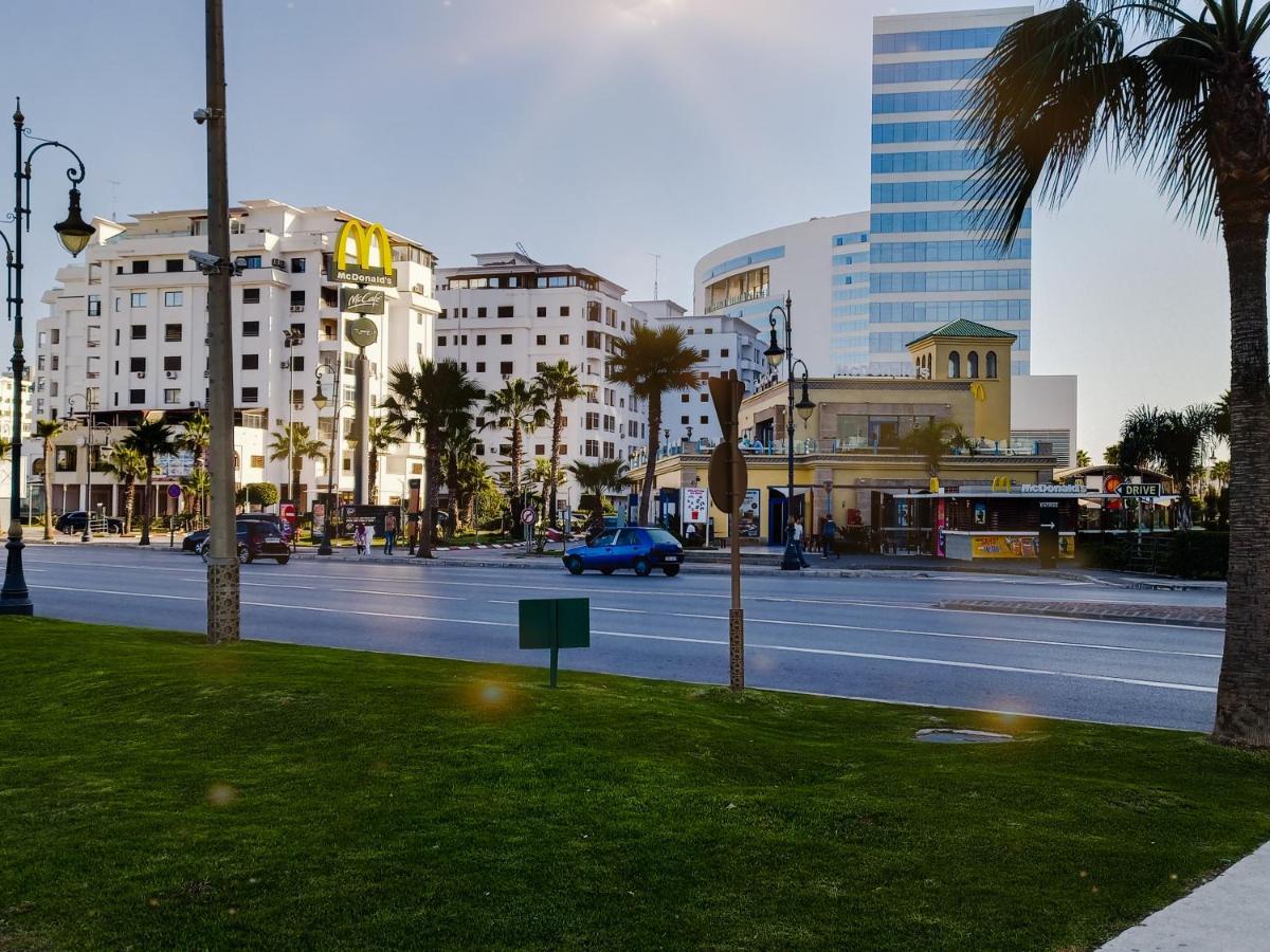Amazing Appartement Au Centre Ville En Face Hilton & Gare Train De Tgv De Tanger Tangier Exterior photo