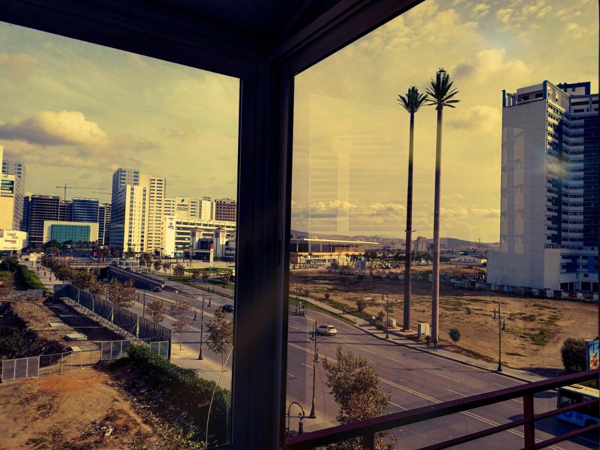 Amazing Appartement Au Centre Ville En Face Hilton & Gare Train De Tgv De Tanger Tangier Exterior photo